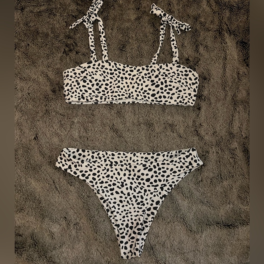 White and black bikini set